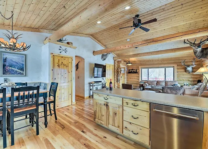 Charming Bedford W/ Private Hot Tub! Сasa de vacaciones Thayne