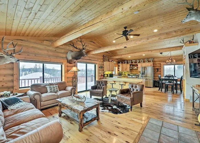 Charming Bedford W/ Private Hot Tub! * Thayne
