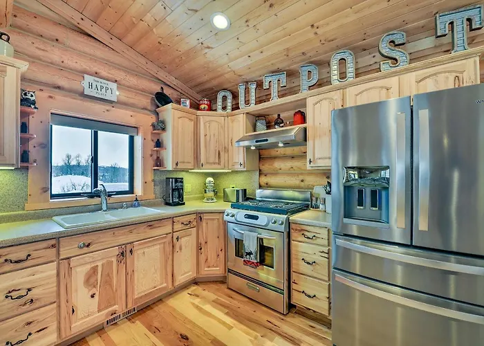 Charming Bedford W/ Private Hot Tub! Thayne