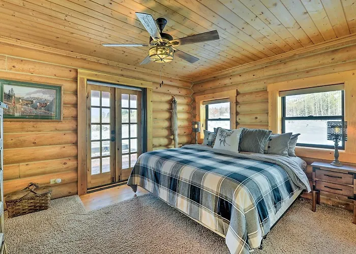 Charming Bedford W/ Private Hot Tub! *