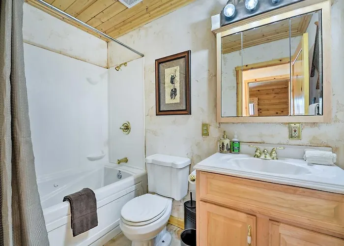 Charming Bedford W/ Private Hot Tub! *
