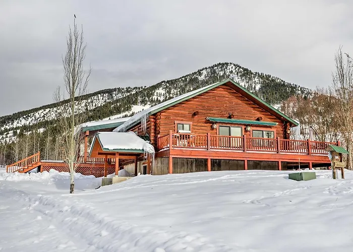Сasa de vacaciones Charming Bedford W/ Private Hot Tub!