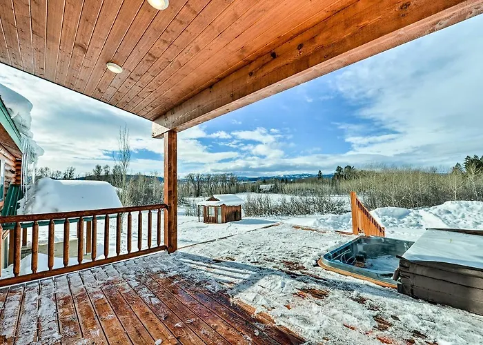 Сasa de vacaciones Charming Bedford W/ Private Hot Tub! Thayne