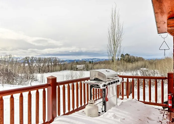 Charming Bedford W/ Private Hot Tub! Сasa de vacaciones Thayne