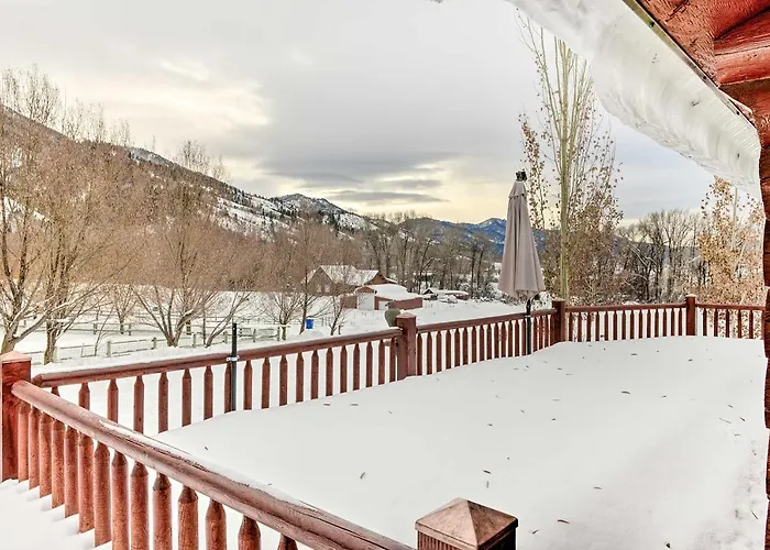 Charming Bedford W/ Private Hot Tub! * Thayne