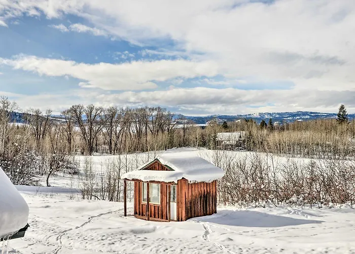 Charming Bedford W/ Private Hot Tub! Сasa de vacaciones *