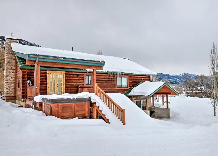 Charming Bedford W/ Private Hot Tub! Сasa de vacaciones *