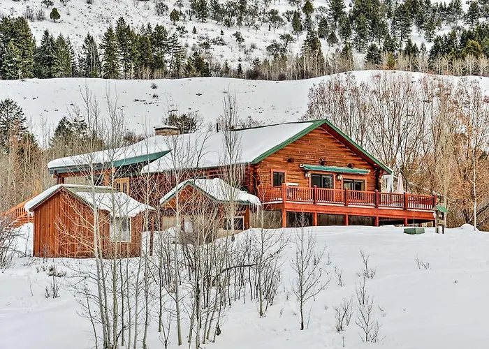 Charming Bedford W/ Private Hot Tub! *